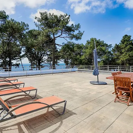 Spacious T4 With Wifi On The Seafront
